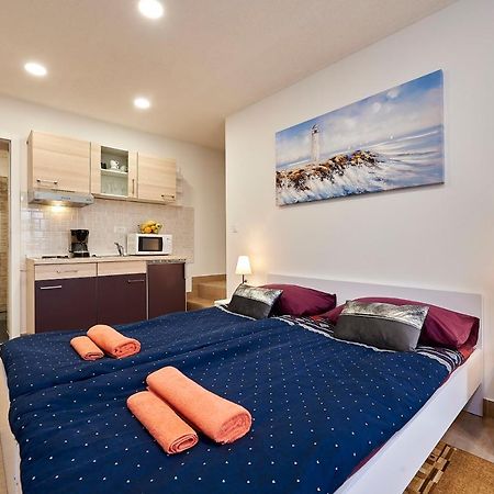 Studio Apartment Bascan Трогир Екстериор снимка