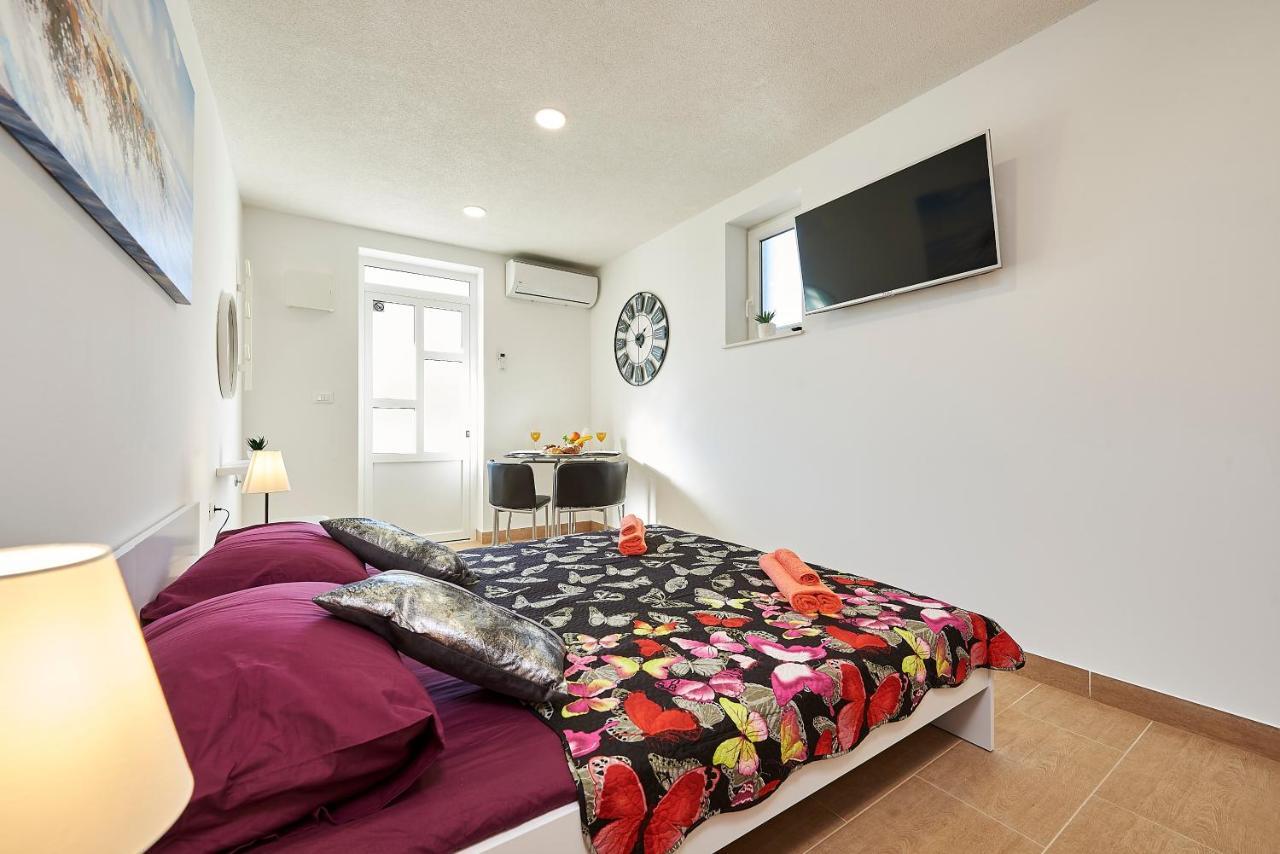 Studio Apartment Bascan Трогир Екстериор снимка