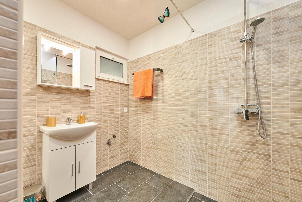 Studio Apartment Bascan Трогир Екстериор снимка
