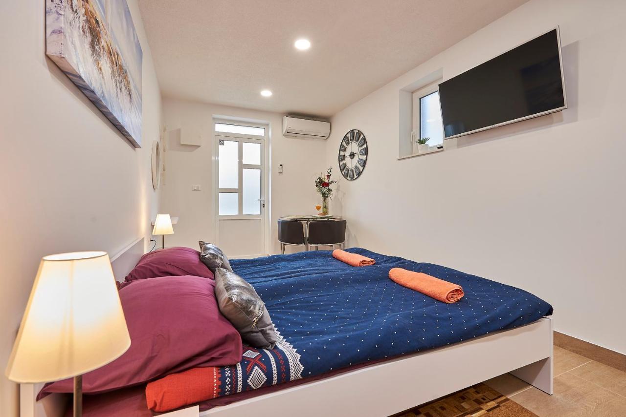Studio Apartment Bascan Трогир Екстериор снимка
