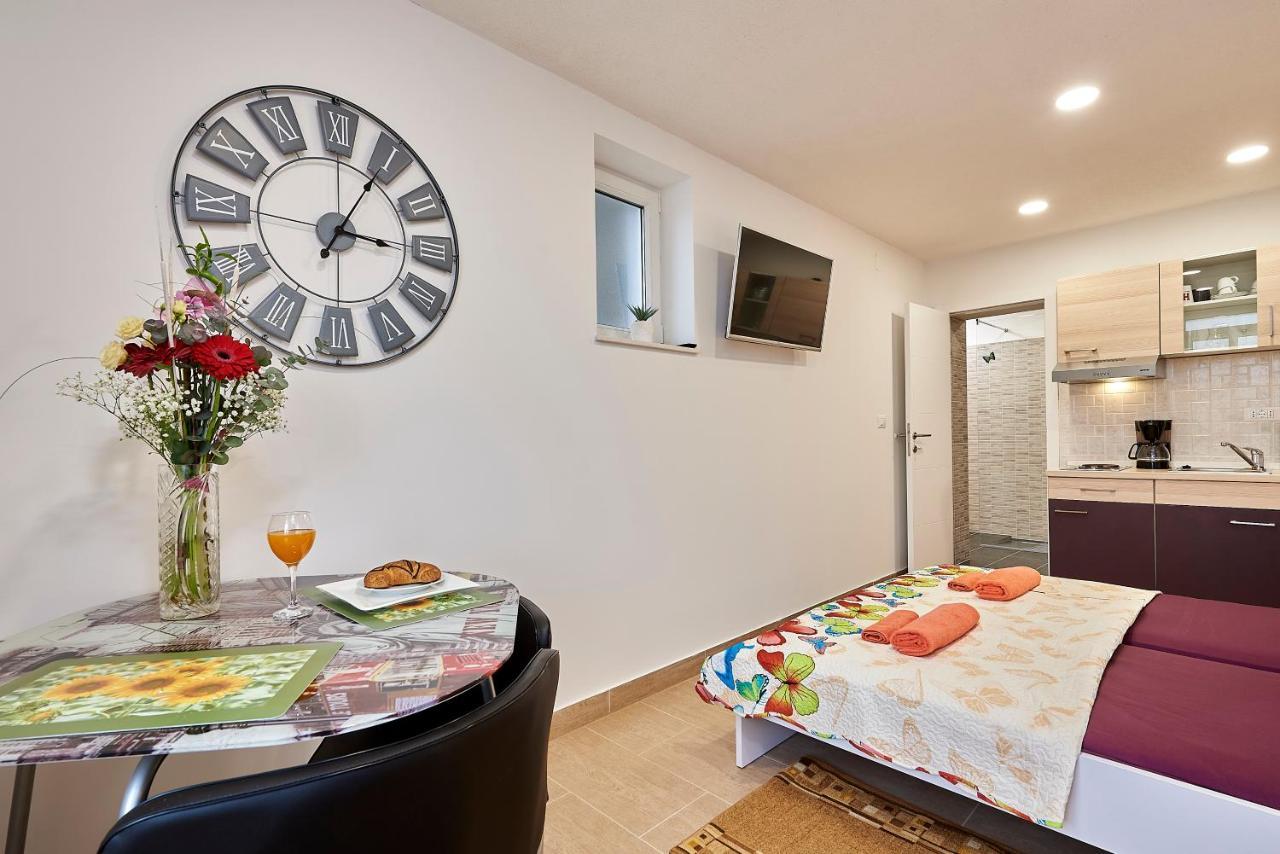 Studio Apartment Bascan Трогир Екстериор снимка