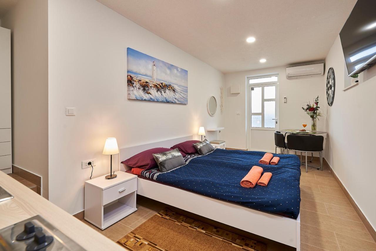 Studio Apartment Bascan Трогир Екстериор снимка
