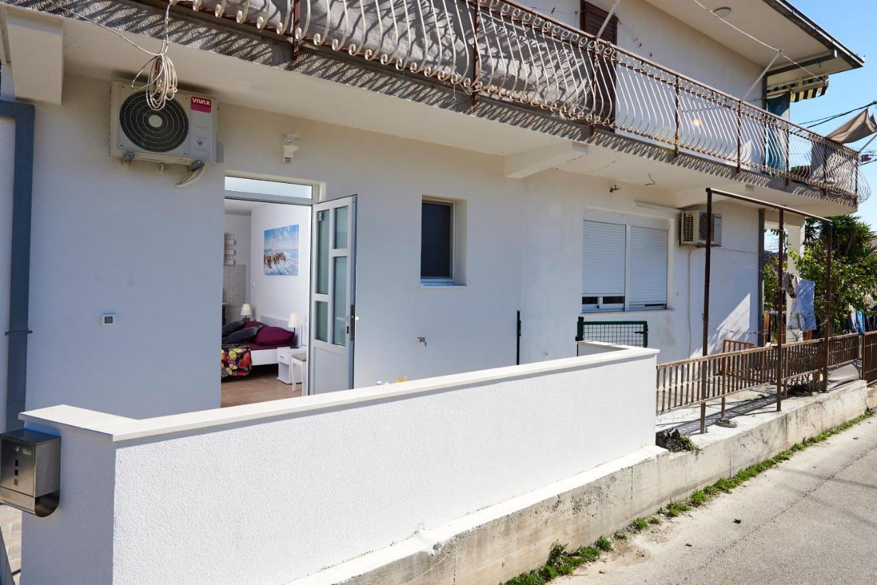 Studio Apartment Bascan Трогир Екстериор снимка