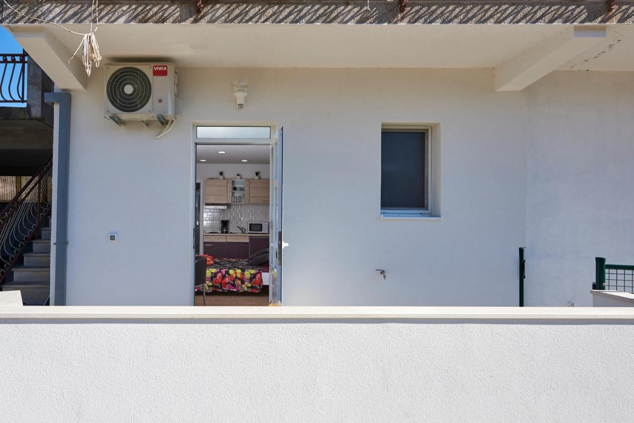 Studio Apartment Bascan Трогир Екстериор снимка
